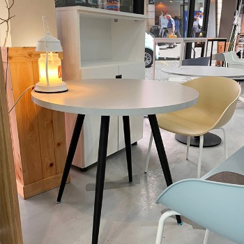 실버라인 원형 티테이블 4발 회의테이블  사무실 카페 원탁 로비 휴게실 인테리어 테이블